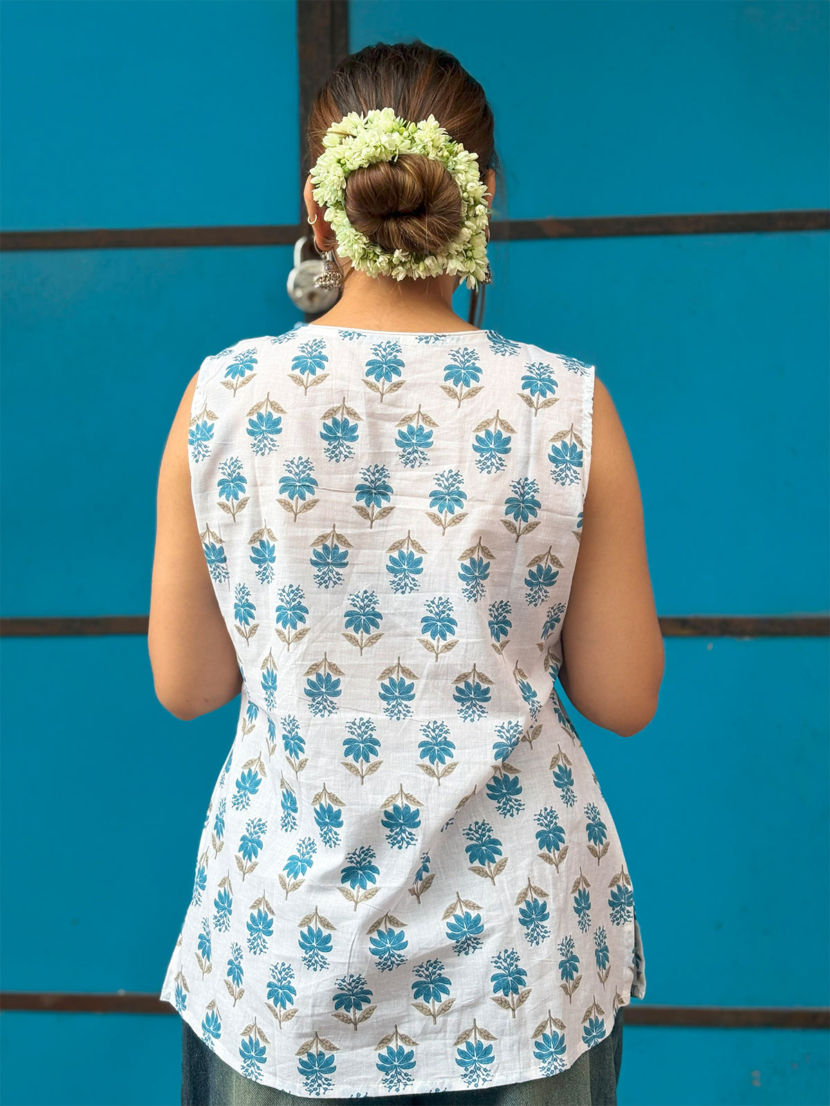 Vandana Sleeveless Short Kurti