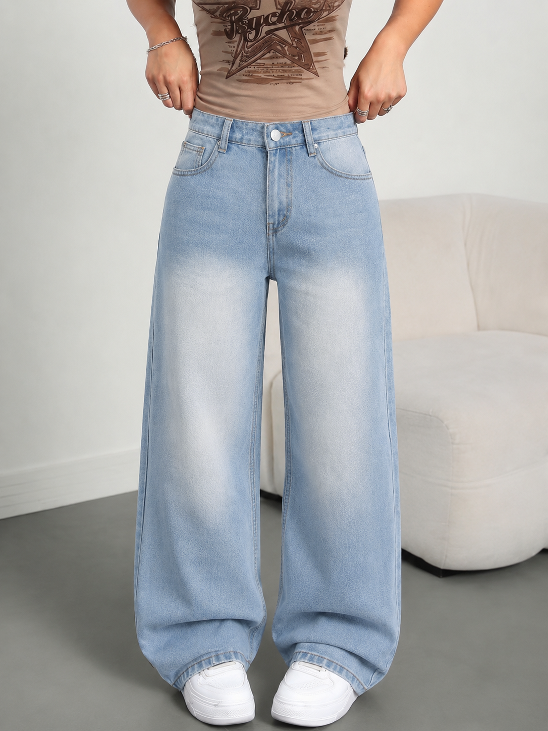 Light Washed Straight Fit Jeans
