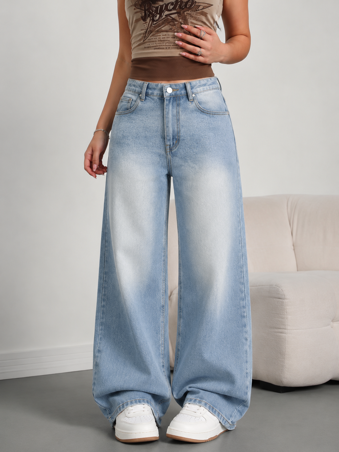 Light Washed Straight Fit Jeans
