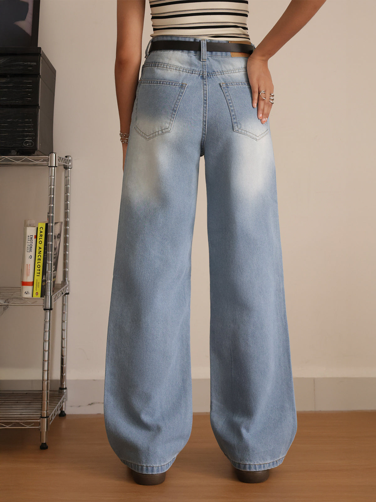 Light Washed Straight Fit Jeans